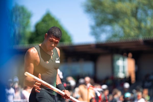 Malik Diakite (Hannover 96) beim Stabhochsprung am 08.05.2022 beim Stadtwerke Ratingen Mehrkampf-Meeting 2022 in Ratingen